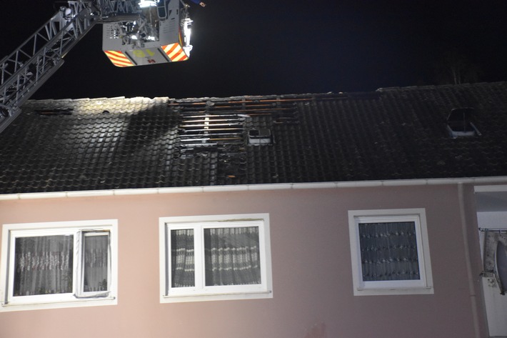 POL-DEL: Landkreis Oldenburg: Dachstuhlbrand eines Mehrfamilienhauses in Wildeshausen