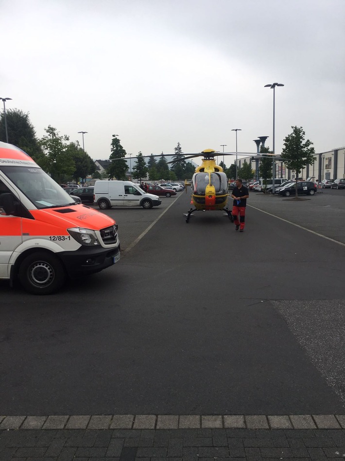 POL-PDKO: Verkehrsunfall nach medizinischem Notfall; Fahrerin mußte reanimiert werden und verstarb später im Krankenhaus