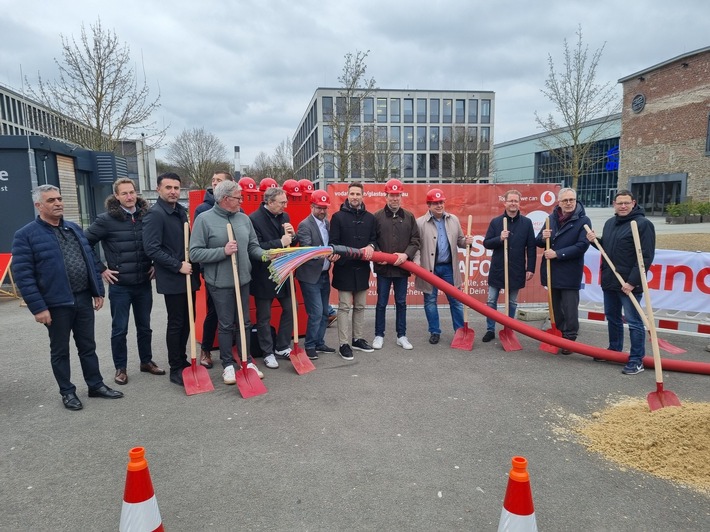 Gigabit-schnelles Internet für bis zu 13.000 Haushalte und Unternehmen: Glasfaser-Ausbau in Gummersbach heute gestartet