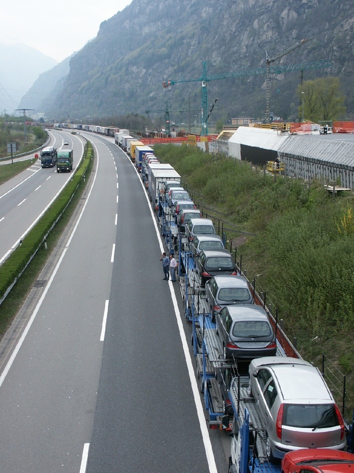 20 Jahre Alpenschutzartikel: ASTAG fordert Neuverhandlung des Landverkehrsabkommens und eine neue Verlagerungspolitik
