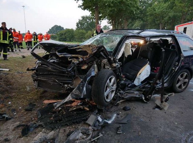 POL-ROW: ++ 37-jährige Autofahrerin bei Unfall schwer verletzt ++ 18-jährige Fahranfängerin bei Unfall verletzt ++ Vor dem Bahnübergang - Bus setzt gefährlich zurück ++ Auffahrunfall mit Kettenreaktion ++