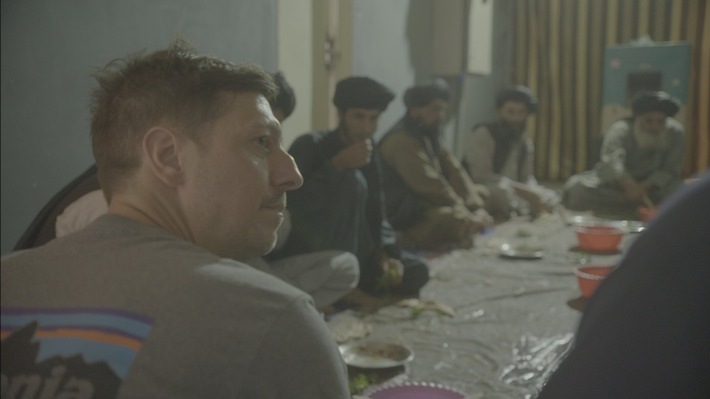"Wenn ich dich vor einem Jahr gesehen hätte, hätte ich dir eine Kugel in den Kopf geschossen." ProSieben-Reporter Thilo Mischke unterwegs in Afghanistan