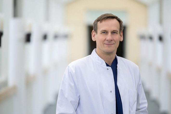 20. Patient mit neuem Verfahren bei Gelenkschmerzen behandelt