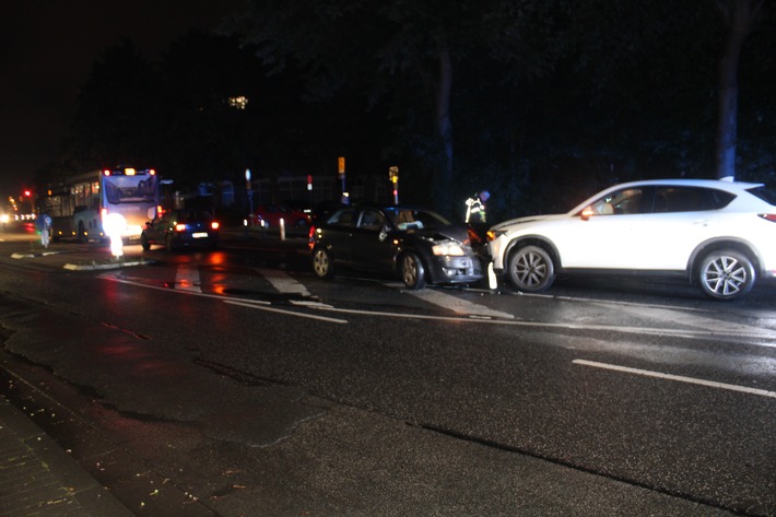 POL-BI: Angetrunken in den Gegenverkehr