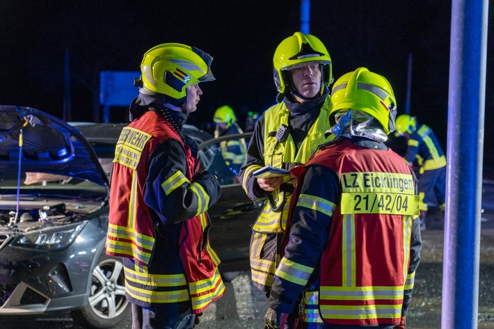 FW Flotwedel: Drei verletzte Personen nach Verkehrsunfall auf B214 bei Eicklingen