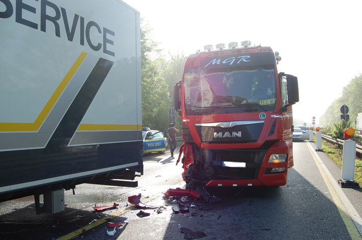 POL-HI: Unfall auf der A 7 zieht Rückstau nach sich