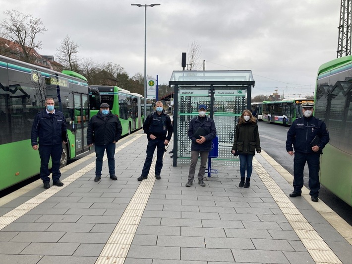 POL-OH: Unfall mit Fahrrad - Zusammenstoß - Corona-Kontrollen im ÖPNV