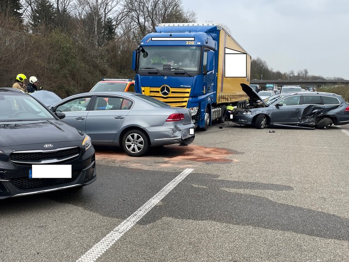 FW Ratingen: Ratingen-Ost, Verkehrsunfall BAB44, 06.04.23, 15:08 Uhr