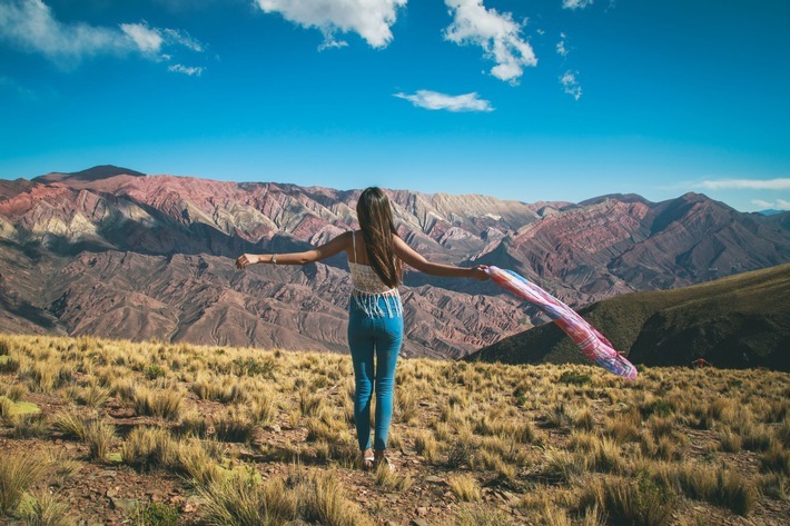Serranía de Hornocal, Jujuy. Das Gebirge ist ein farbenprächtiges Wunderwerk, das Touristinnen und Touristen aus der ganzen Welt anlockt. / Weiterer Text über ots und www.presseportal.de/nr/152361 / Die Verwendung dieses Bildes ist für redaktionelle Zwecke unter Beachtung ggf. genannter Nutzungsbedingungen honorarfrei. Veröffentlichung bitte mit Bildrechte-Hinweis.