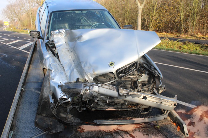 POL-DN: Pkw fuhr ungebremst auf vorausfahrenden Bagger auf