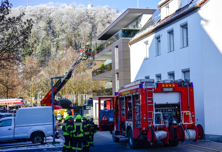 KFV-CW: Balkonbrand sorgt für größeren Schaden