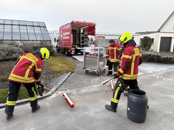 FW Reichenau: Dieselspur auf Strasse abgestreut, Reichenau-Mittelzell, 10.02.2026