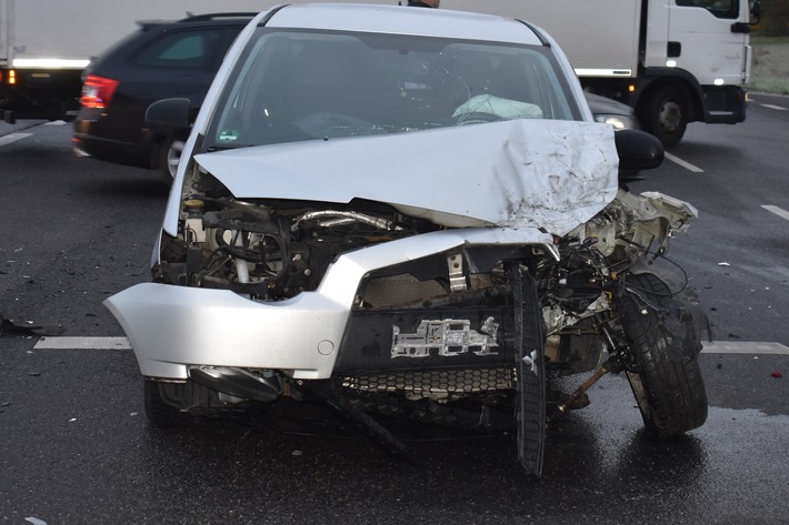 POL-MG: Nachtrag zu "Abbiegeunfall: Autofahrerin schwer verletzt"