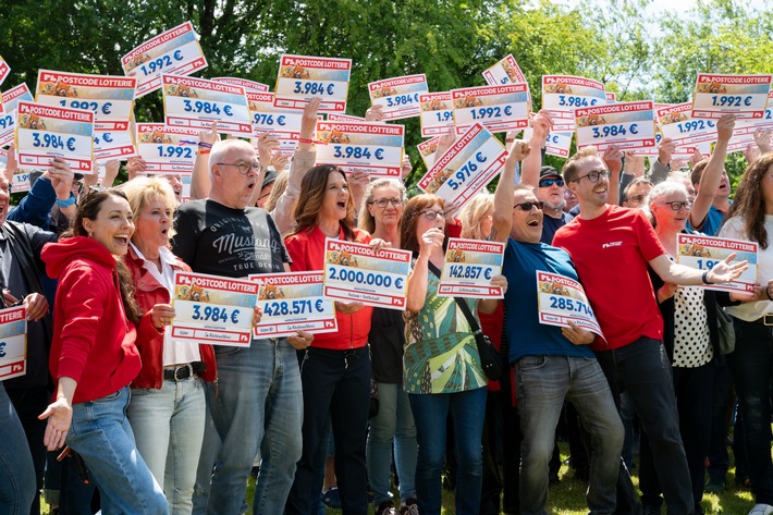 Sommer, Sonne, Millionengewinn: Postcode Lotterie verteilt zwei Millionen Euro im Westerwaldkreis