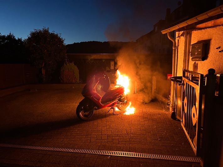 POL-PDWIL: Prüm - Brand eines Motorrollers