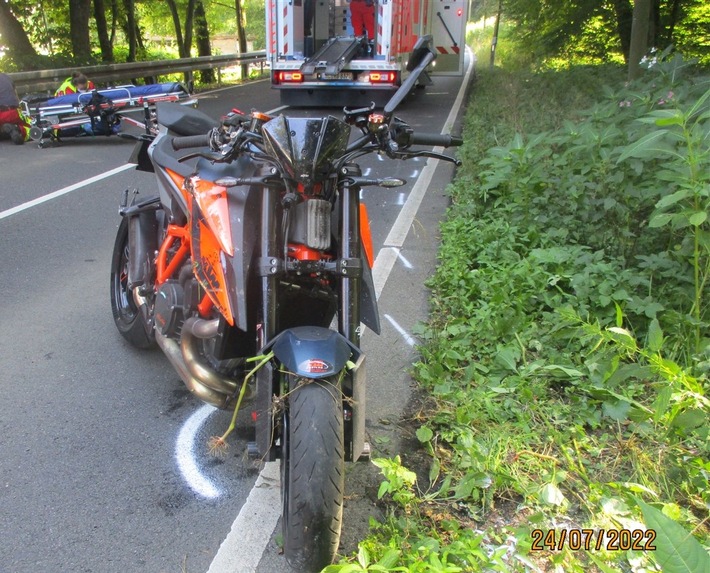POL-RBK: Kürten - Schwerverletzter Motorradfahrer nach Unfall mit Pkw