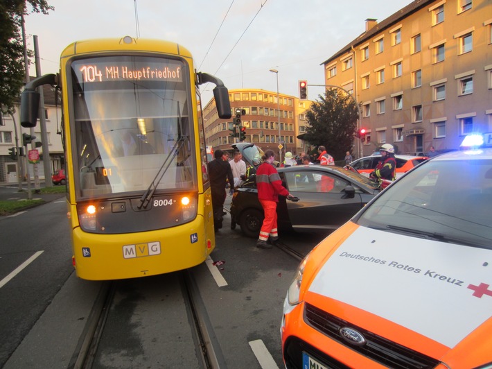 FW-MH: Verkehrsunfall mit mehreren verletzten Personen #fwmh