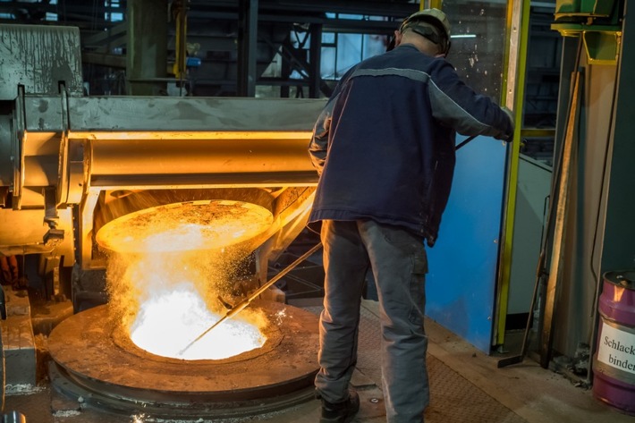 Eisengießerei Theodor Schultz GmbH & Co. KG aus Warendorf investiert in moderne Schmelztechnologie