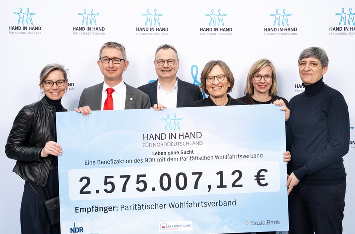 Rund 2.5 Millionen Euro für die Suchthilfe - NDR Benefizaktion "Hand in Hand für Norddeutschland"