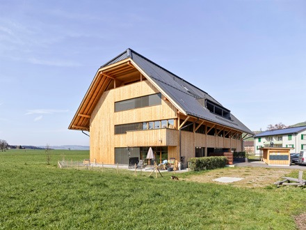 Korrekturversand: Zehnder Reportage: Modularer Holzbau mit flexibler Lüftungserweiterung