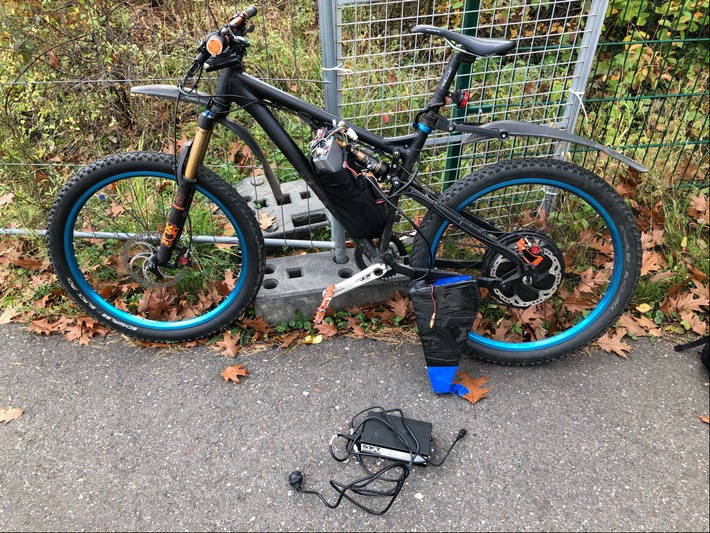 POL-RBK: Bergisch Gladbach - Intensive Verkehrskontrollen des Verkehrsdienstes entlarven zahlreiche Verstöße