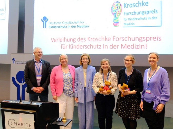 Väterforschung: Die Deutsche Gesellschaft für Kinderschutz in der Medizin vergibt den zweiten Kroschke Forschungspreis für Kinderschutz in der Medizin an PD Dr. Pawils und Dr. Metzner-Guczka am UKE