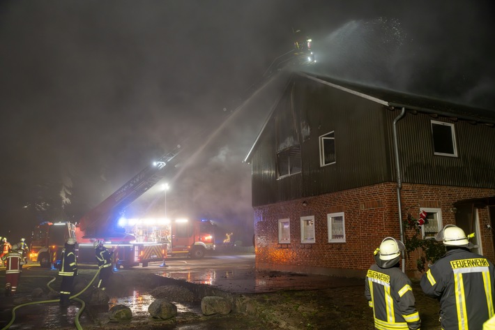 FW-RD: Feuer im Mehrfamilienhaus in Emkendorf