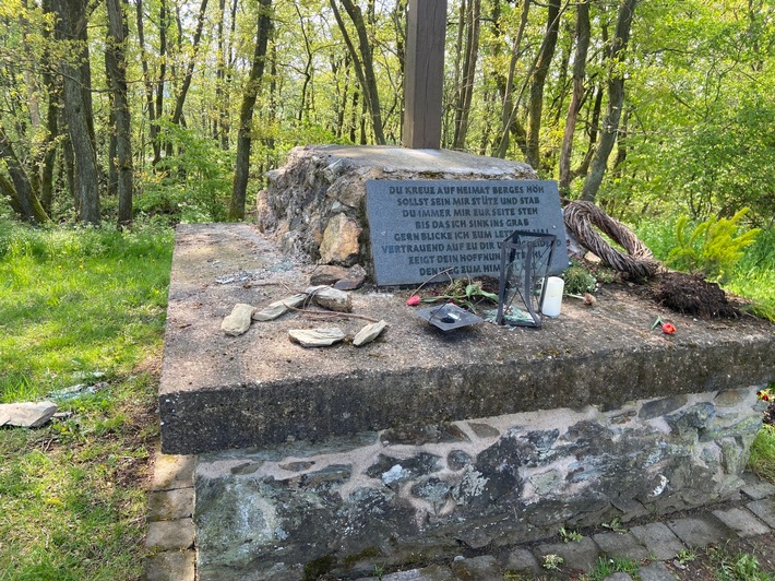 POL-PDTR: Sachbeschädigung am "Schackbergkreuz"