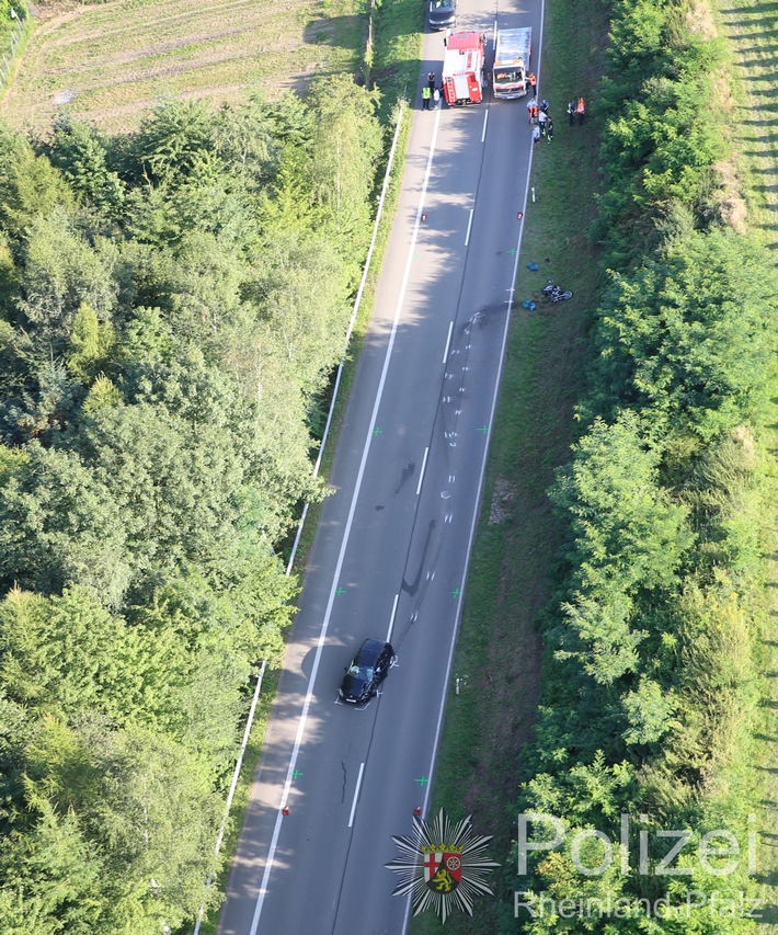 POL-PPTR: Motorradfahrer bei Unfall getötet - Mitfahrerin lebensgefährlich verletzt