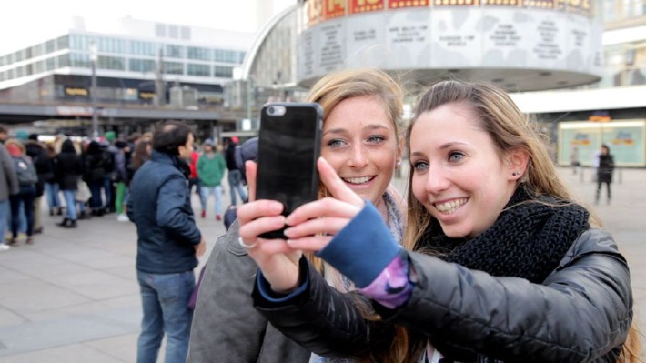 Was ist so toll an Selfies? / ZDFinfo geht im Netzkultur-Format "15 Minutes of Fame" dem Selbstfotografier-Hype der Generation Smartphone nach