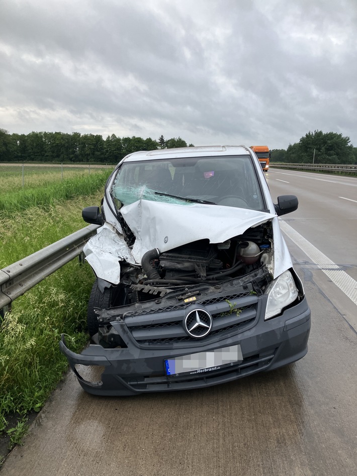 POL-DEL: Autobahnpolizei Ahlhorn: Verkehrsunfall mit hohem Sachschaden auf der Autobahn 1 in Cappeln +++ Sekundenschlaf als mögliche Ursache