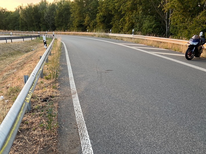 POL-PDNW: Polizeiautobahnstation Ruchheim - Zeugenaufruf nach Verkehrsunfallflucht im Autobahnkreuz Oggersheim