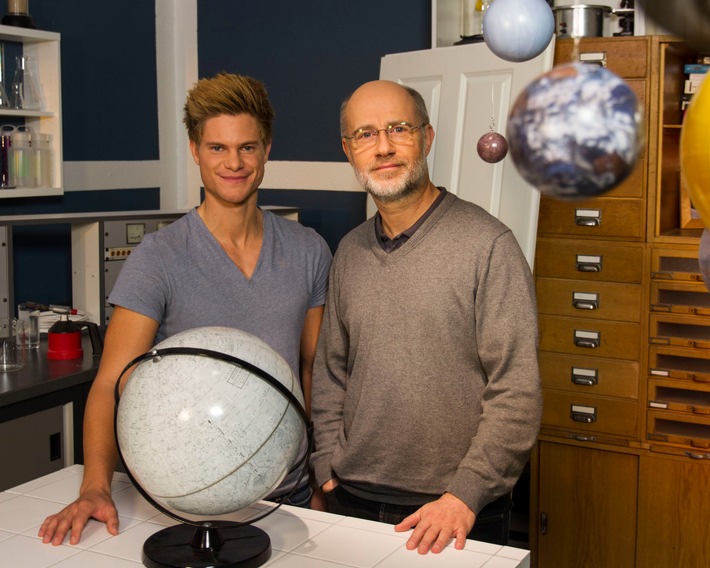 Harald Lesch und Philip Häusser erklären Wissenschaft auf YouTube-Kanal / Start des ZDF-Angebots &quot;Terra X Lesch &amp; Co&quot; am 3. Februar (FOTO)