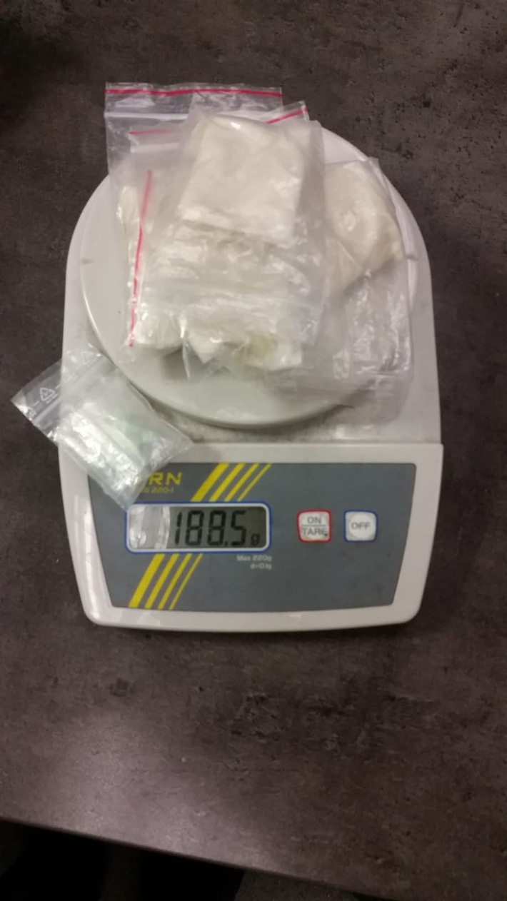 BPOL NRW: Trotz warmer Temperaturen gezittert - Bundespolizei stellt 180 Gramm Amphetamine und Ecstasy sicher