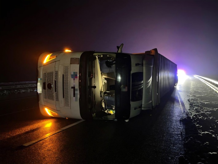 API-TH: Mehrstündige Sperrung der A71 Richtung Schweinfurt nach Lkw-Unfall