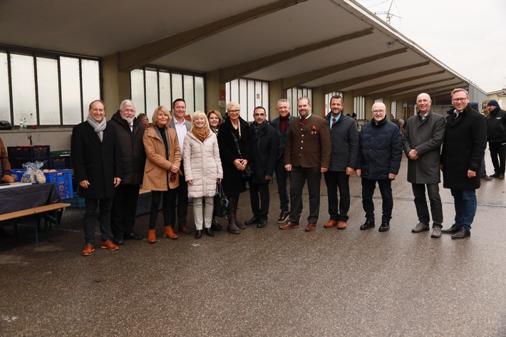 CSU-Fraktion: Gemeinsamer Besuch der Münchner Tafel im Zuge der Sozialkampagne: Bayern - Stark. Sozial. Gerecht.