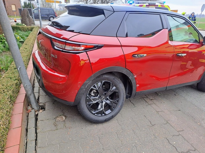 POL-STD: Ahlerstedt: Drei Leichtverletzte nach Vorfahrtsverstoß