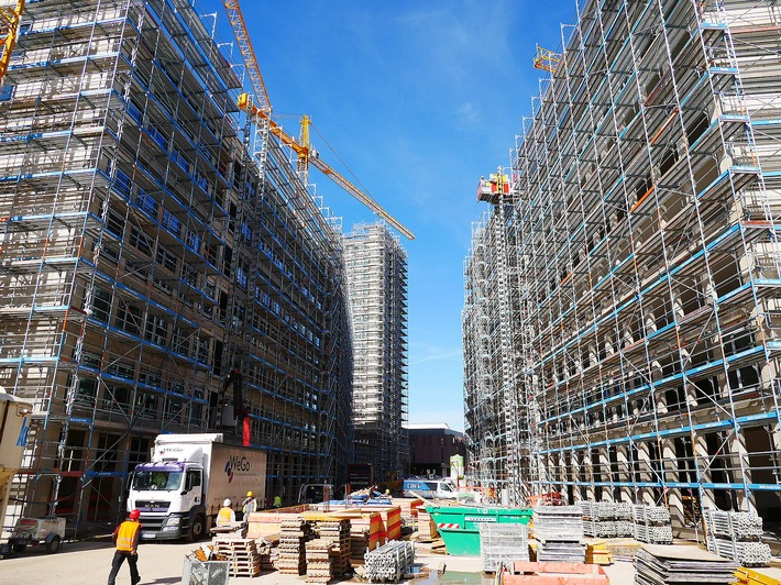 Rohbau fertiggestellt: Errichtung der neuen Zurich Zentrale in Köln voll im Zeitplan
