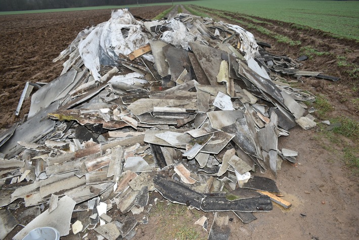 POL-WES: Xanten - Eternitplatten im Naturschutzgebiet entsorgt / Polizei bittet um Zeugenhinweise