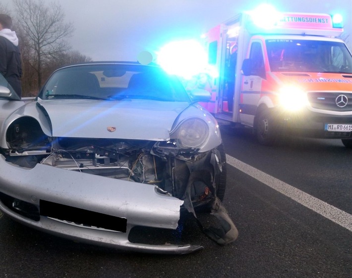 POL-MI: 18-jähriger Porschefahrer gerät ins Schleudern - Zwei verletzte Kinder auf der B65