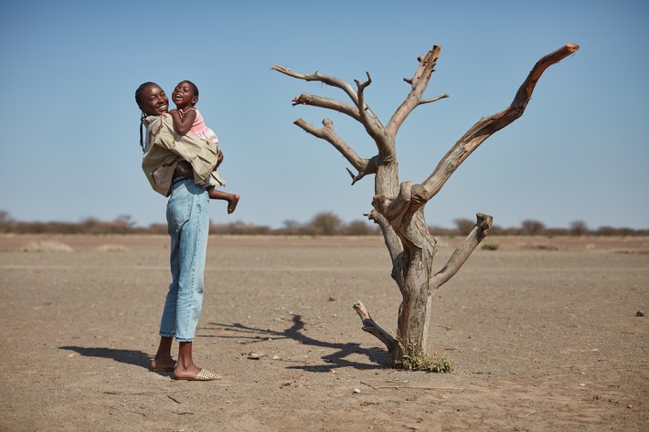 Supermodel Nicole Atieno: &quot;Das Leben ist manchmal so ungerecht&quot; /
Die HI-Botschafterin ist tief berührt vom Schicksal der Kinder mit Behinderung im Flüchtlingslager Kakuma in ihrem Heimatland Kenia