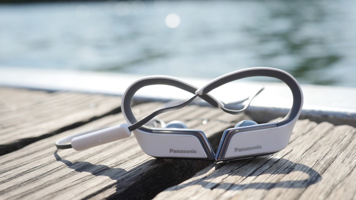 Der Panasonic Bluetooth In Ear-Kopfhörer BTS50 überzeugt mit starkem Sound und futuristischem Design