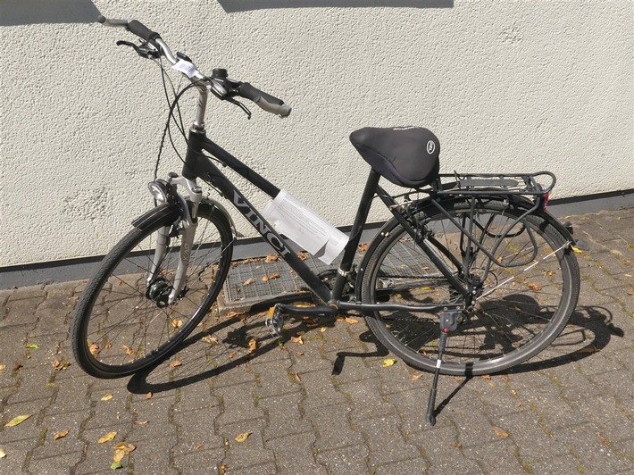 POL-UN: Schwerte - Wer vermisst diese beiden sichergestellten Fahrräder?