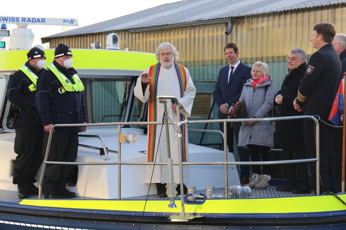 POL-DU: Neues Boot für die Wasserschutzpolizei - Herbert Reul freut sich über erneute Taufe in Münster