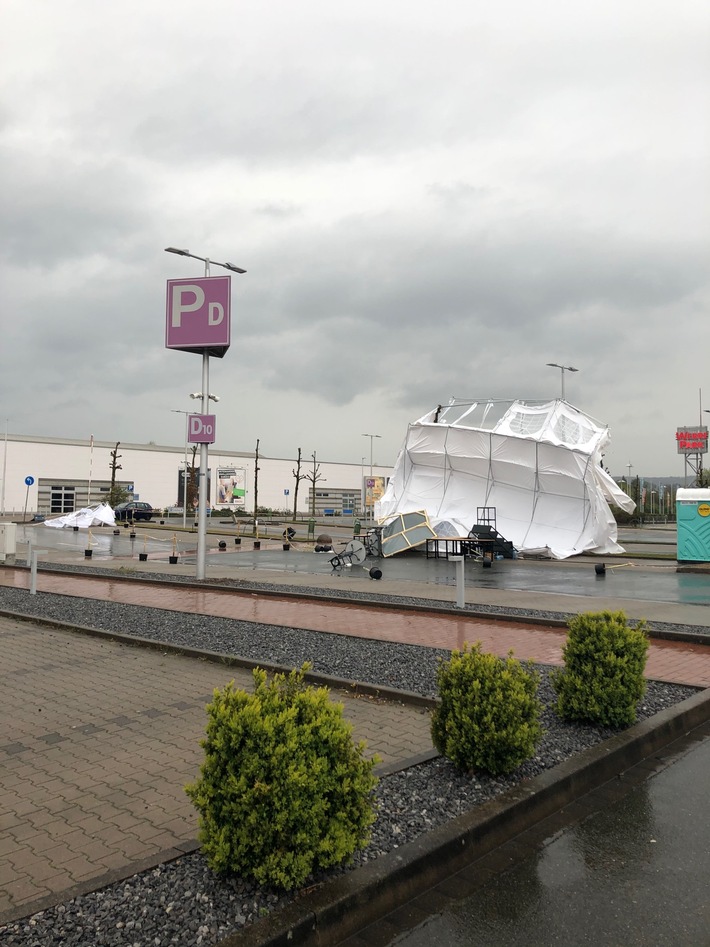 POL-MI: Sturmböen im Mühlenkreis: Zelte des Testzentrum in Bad Oeynhausen umgeweht