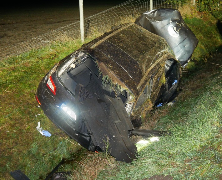 POL-ROW: Fotos zur Pressemeldung: ++ Peugeot überschlägt sich im Seitenraum der A1 - Zwei Menschen verletzt ++ von 10.05 Uhr