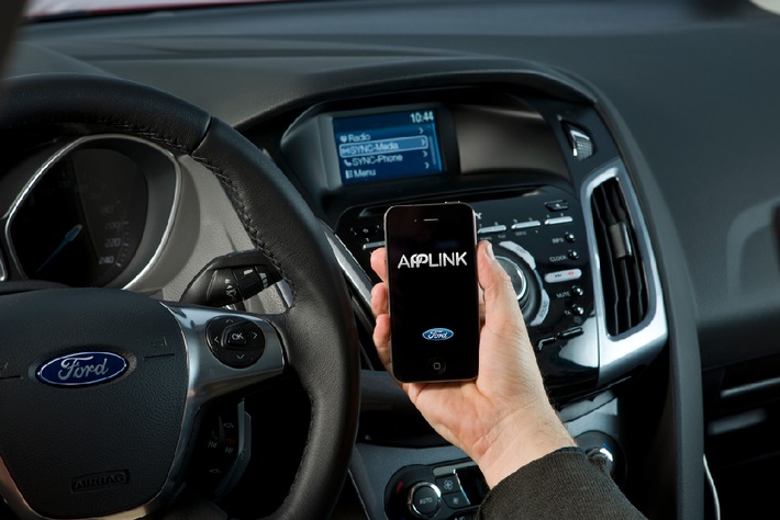 Neuer Ford EcoSport in Europa mit Ford SYNC AppLink erhältlich - mobiles Musikstreaming über Spotify (BILD)