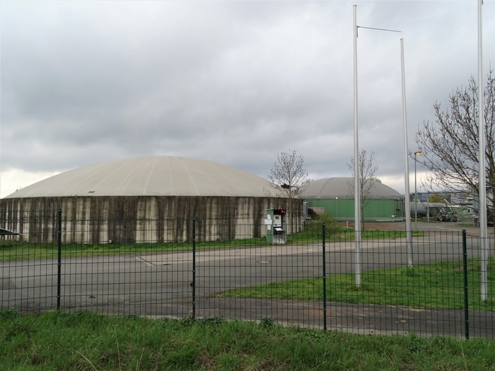 POL-HM: Erhebliche Sachbeschädigung an der Biogasanlage in Hessisch Oldendorf - Polizei sucht Zeugen