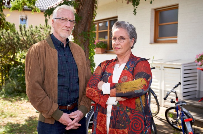 Das Erste / "Endlich Freitag im Ersten": Katerina Jacob und Ernst Stötzner in "Anna und ihr Untermieter - Aller Anfang ist schwer" als eigenwilliges Duo auf lebensrettender Mission