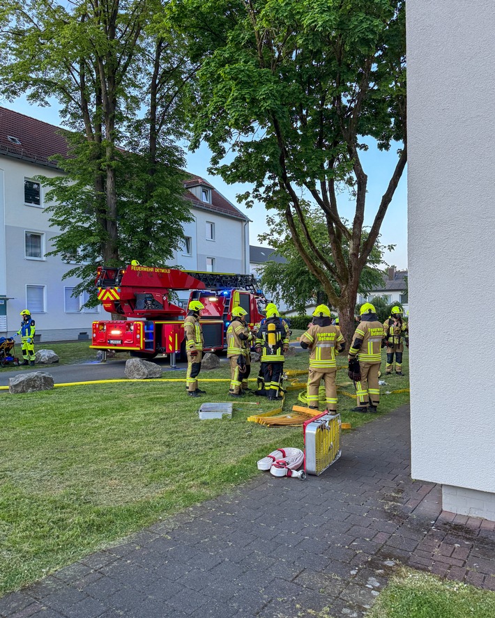 FW-DT: Ausgelöster Heimrauchmelder - Bewohnerin aus verrauchter Wohnung gerettet